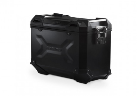 Hliníkový, roboticky svařovaný kufr TRAX Adventure o objemu 45 litrů.