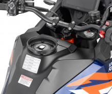 Givi BF59 objímka pro uchycení tankruksaku GIVI "TANKLOCK" na víčko nádrže KTM 1290 Super Adventure R / S (21-)