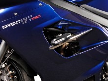 Triumph Sprint GT (10-) - padací protektory SW-Motech 